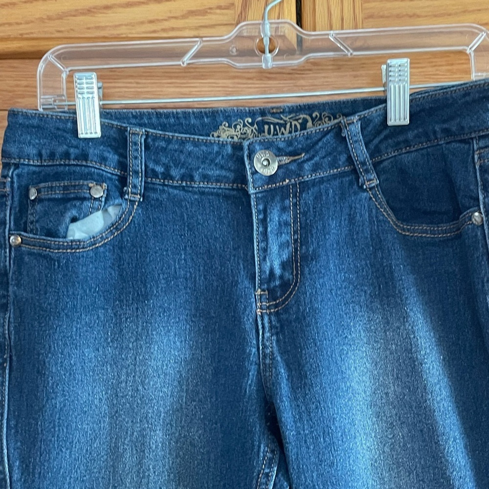 UWO Embroidered back pockets Blue Jeans size 9 inseam 29” - Picture 3 of 8